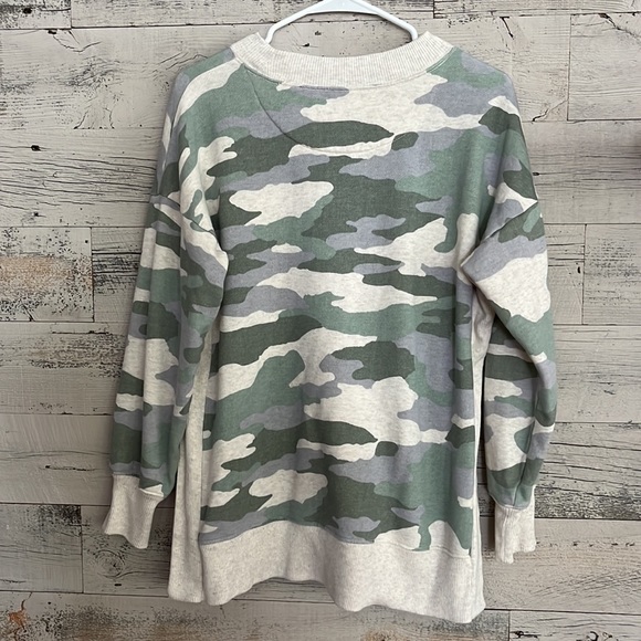 Aerie women’s camouflage sweatshirt. Size small - Picture 4 of 4